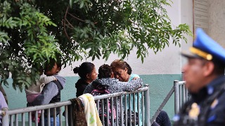 Familiares de las víctimas del incendio de una pipa de gas