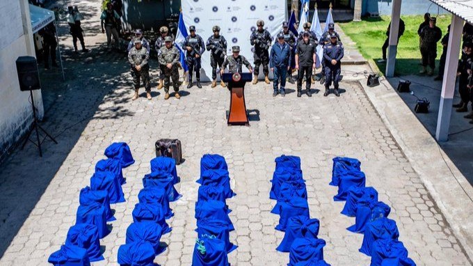 El Salvador incauta 1,4 toneladas de droga en operación en alta mar