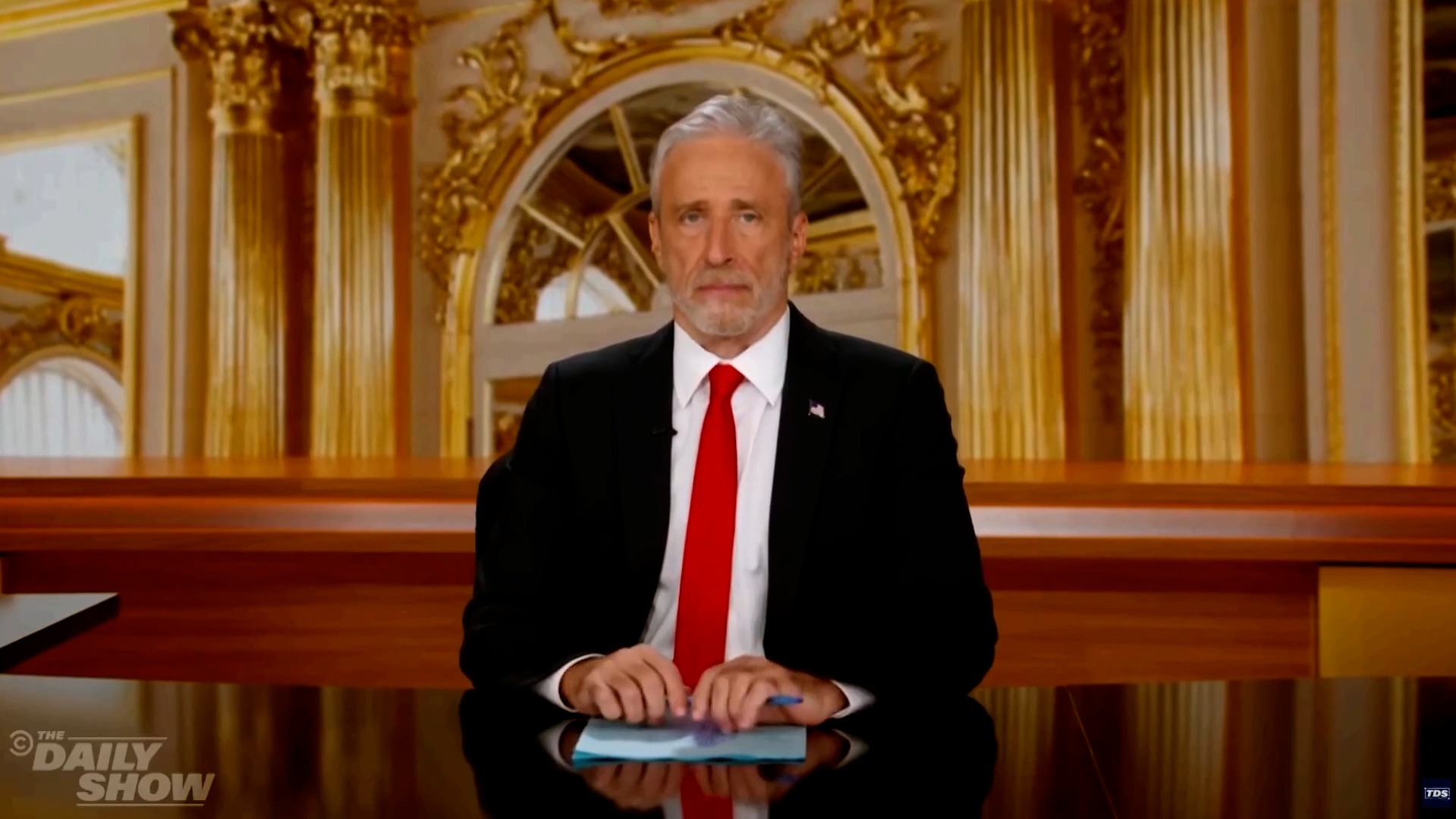 Jon Stewart apoya a Jimmy Kimmel y critica la censura de Trump