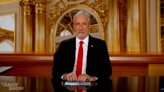 Jon Stewart apoya a Jimmy Kimmel y critica la censura de Trump