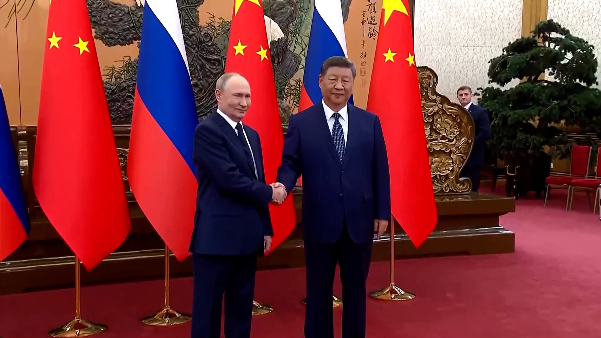 Putin y Xi se reúnen en Pekín mientras aguardan la llegada del norcoreano Kim Jong-un