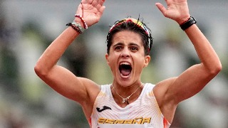 María Pérez se emociona al agradecer la medalla de oro