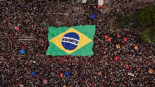 La izquierda brasileña se moviliza en las calles ante una propuesta de amnistía a Bolsonaro