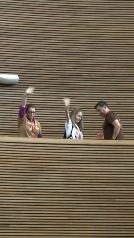 Víctimas de la dana abandonan las Corts tras asegurar Mazón que siempre les tiende “la mano”