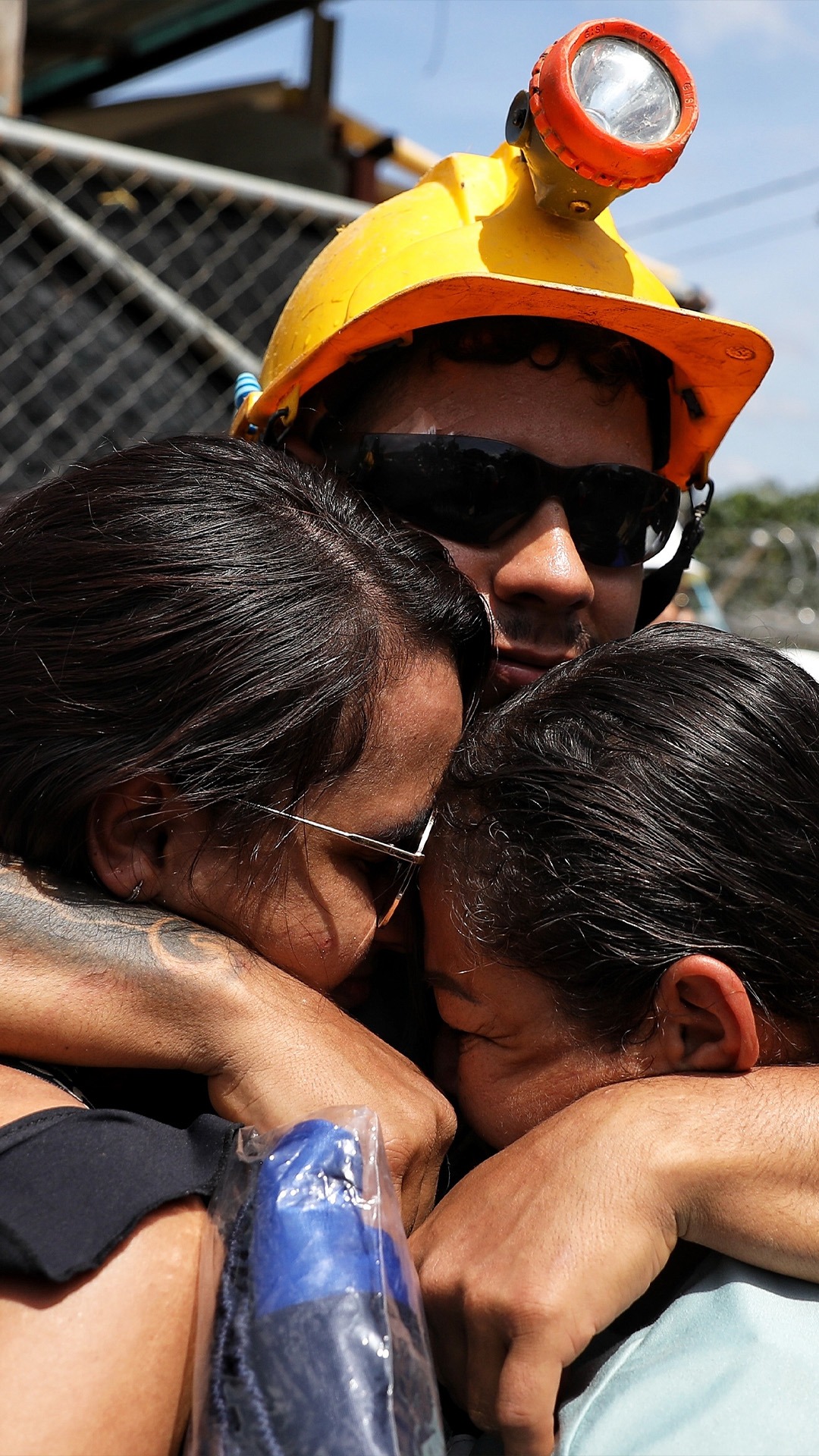 Rescatan a los mineros atrapados en Segovia tras más de 48 horas bajo tierra
