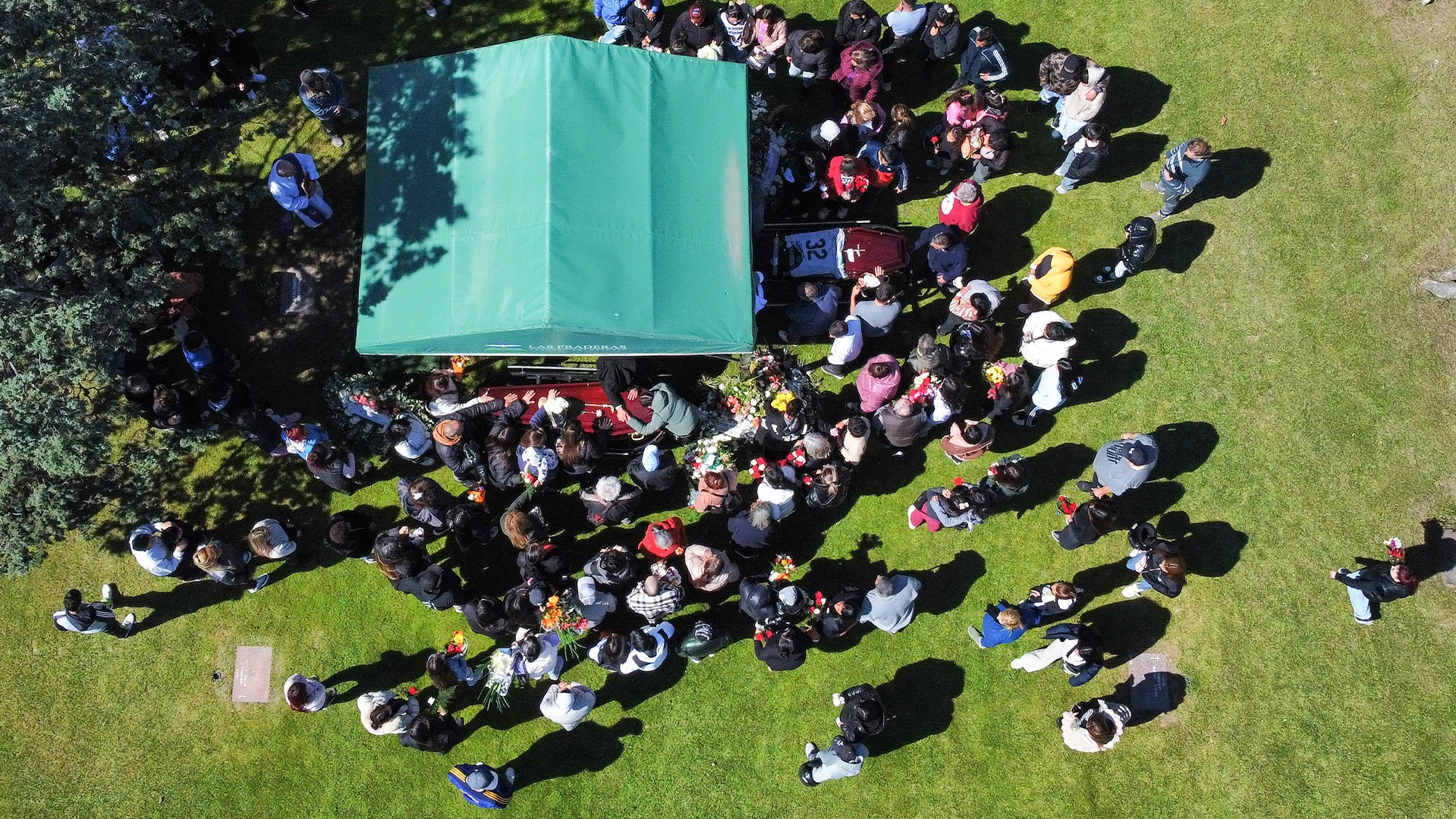 Sepultan a las tres jóvenes víctimas del multifeminicidio que estremece a Argentina