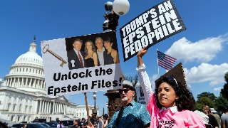 Víctimas de los abusos de Epstein exigen la publicación de todos los archivos del caso