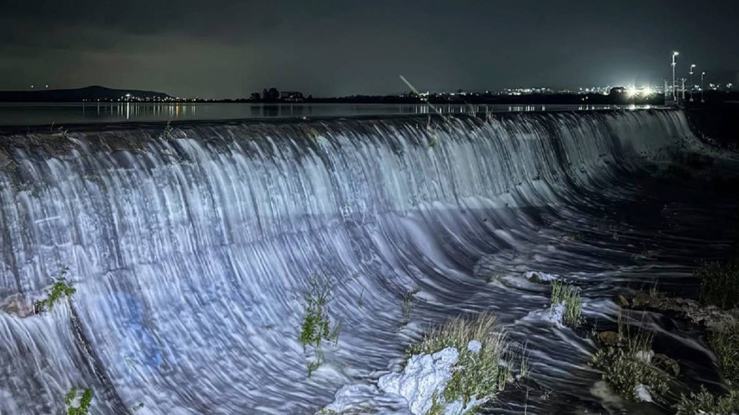 Desborde de presa Centenario provoca inundación de Tequisquiapan