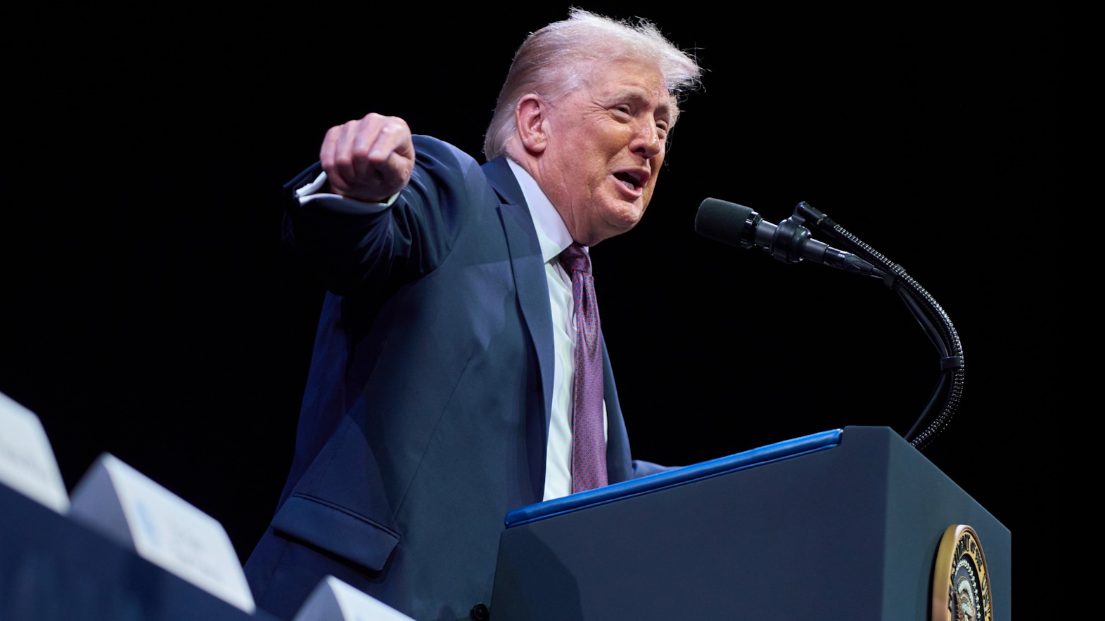 Trump defiende oración en escuelas públicas