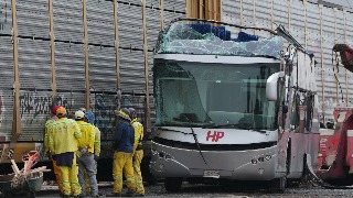 Choque de tren y autobús en EDOMEX
