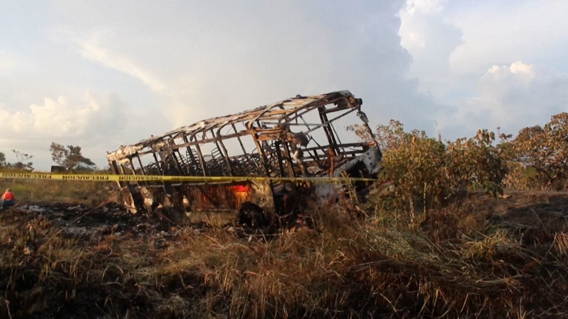 Al menos 12 personas mueren calcinadas en un accidente de autobús en Ciudad Bolívar, Venezuela