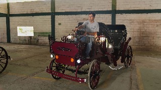 Cartagena reemplaza sus carruajes a caballo por vehículos eléctricos