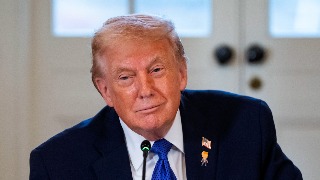 Trump insta a las petroleras a invertir 100.000 millones de dólares en Venezuela