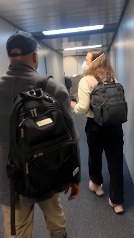 Una pasajera increpa al exalcalde de Nueva York, Eric Adams.