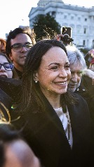 María Corina regala medalla del Premio Nobel de la Paz a Trump