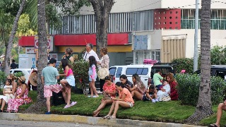 Turistas y trabajadores evacúan hoteles en Acapulco tras sismo