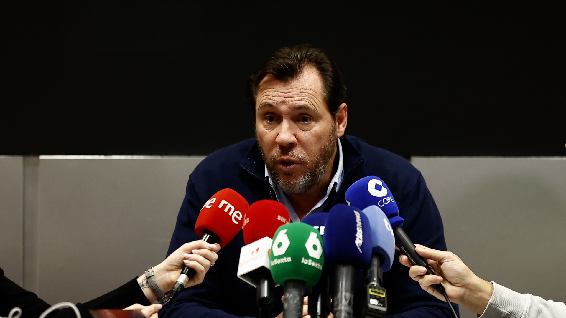 Óscar Puente: "Claro que hay un carril roto, hay que determinar si es la causa o es la consecuencia"