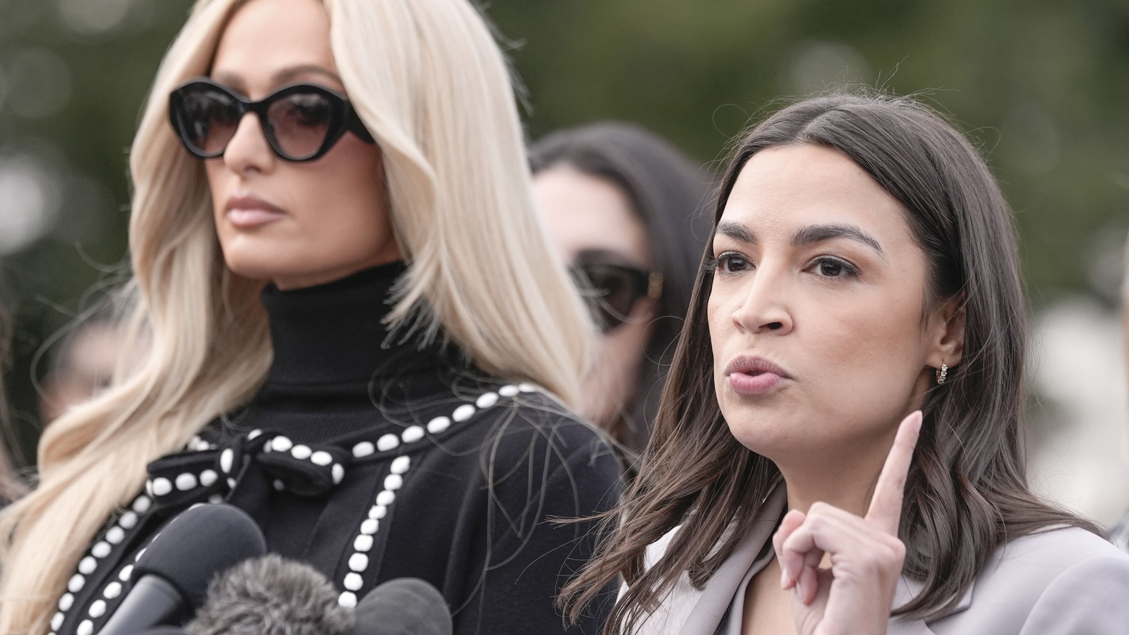 Paris Hilton contra los deepfakes pornográficos