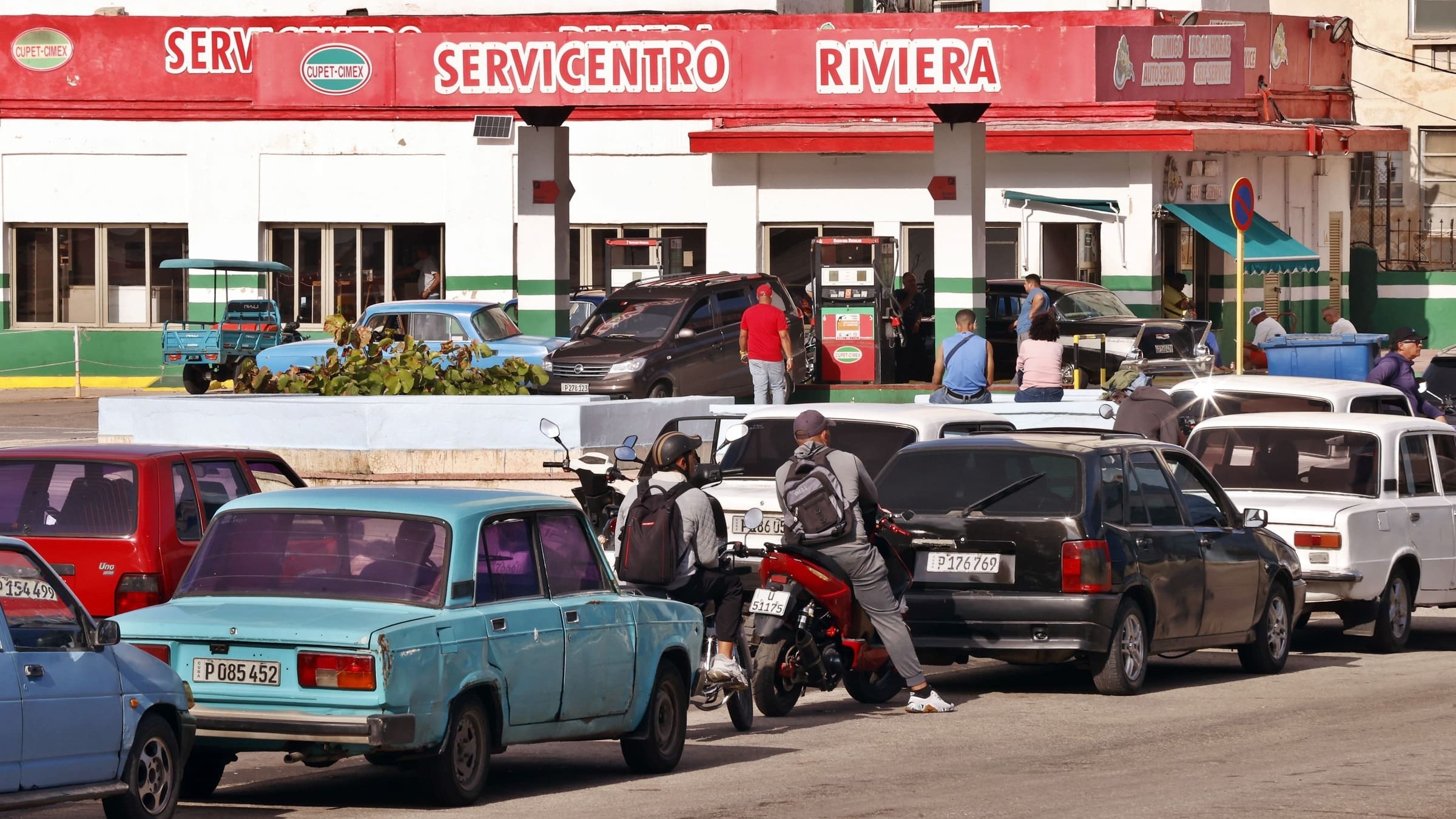 El fin del petroleo venezolano para Cuba desata las colas por combustible en la isla
