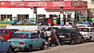 El fin del petroleo venezolano para Cuba desata las colas por combustible en la isla