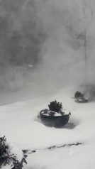 Copos de nieve se arremolinan en el aire en Nueva York