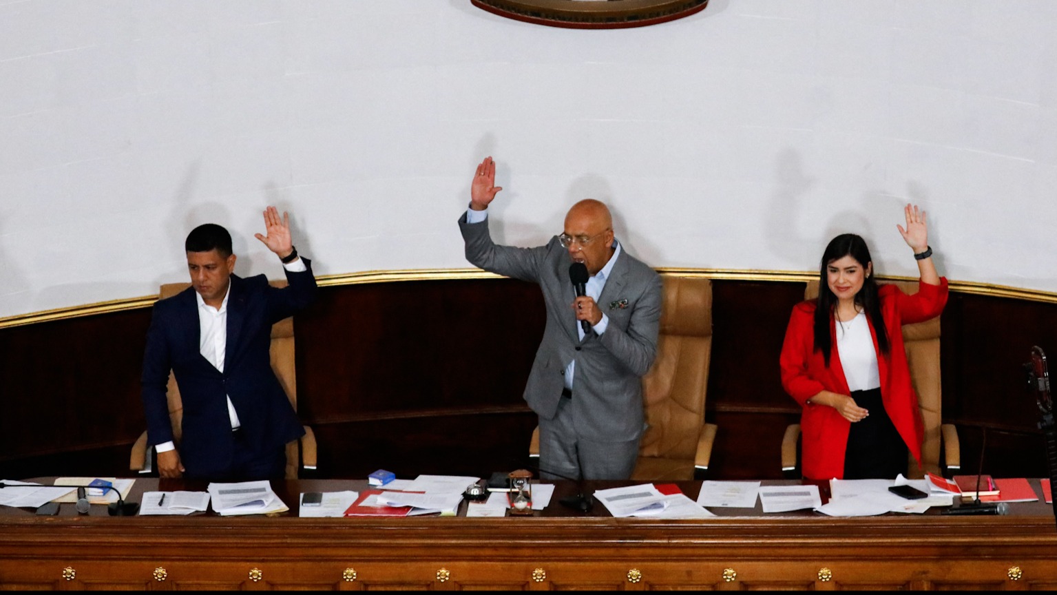 Diputados venezolanos aprueban flexibilizar el control estatal sobre la industria petrolera