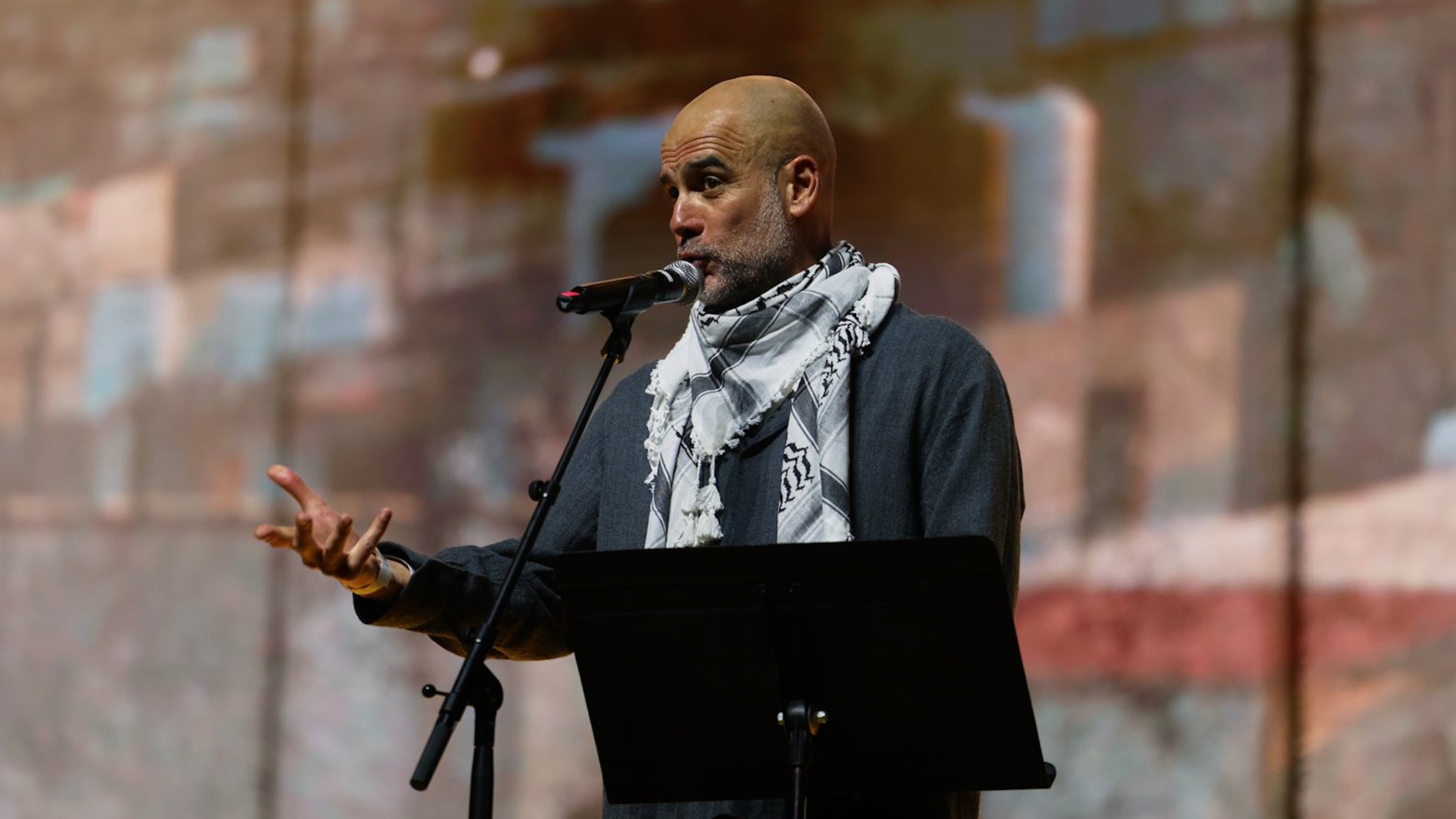 Pep Guardiola: "Las bombas quieren provocar silencio, por eso tenemos que dar un paso adelante"