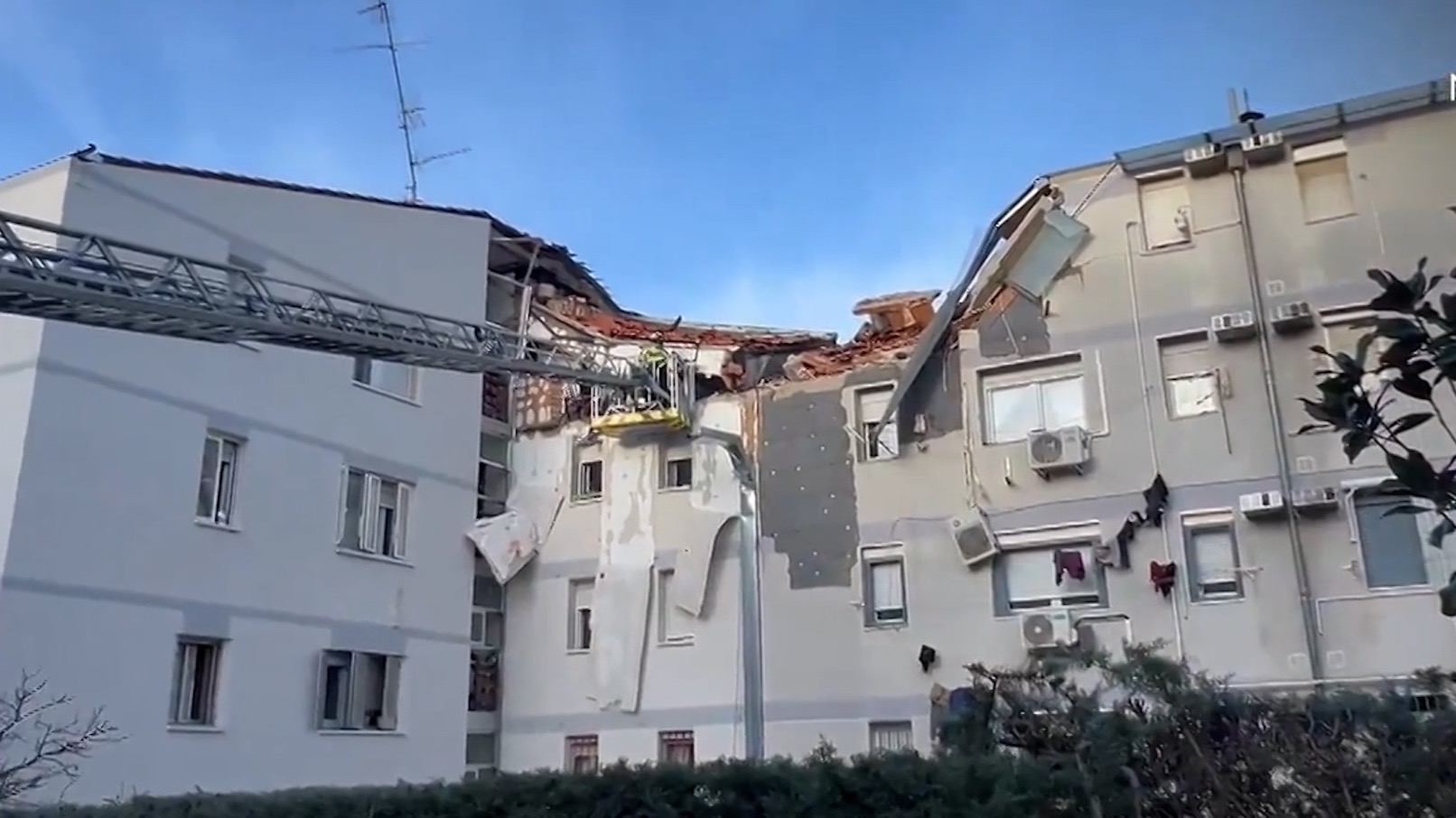 Explosión Carabanchel: momentos posteriores al derrumbe que ha dejado una persona fallecida