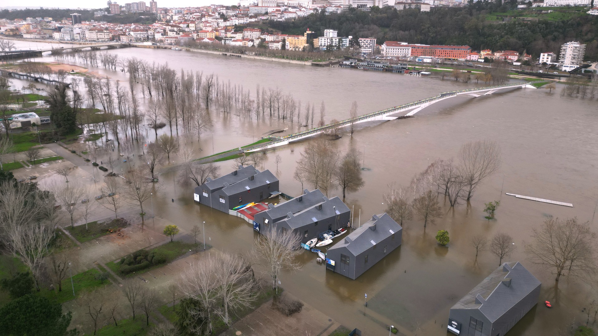 Más de 9.000 personas son evacuadas en Coimbra por riesgo de inundaciones