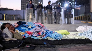 Familiares de presos políticos hacen huelga de hambre y se encadenan ante aplazamiento de amnistía