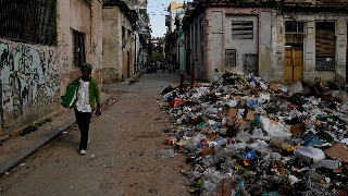 Los desechos se acumulan en La Habana
