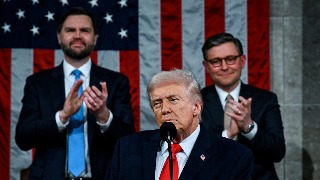 Trump destaca bajo número de migrantes en frontera sur