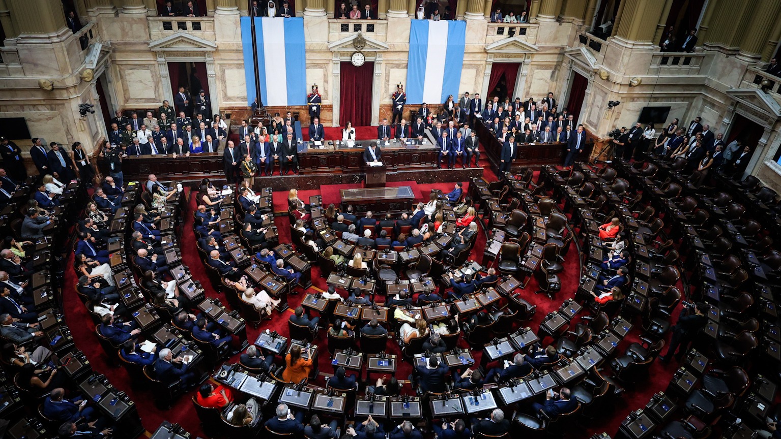 Senado argentino debate polémica ley de glaciares