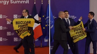 Dos manifestantes interrumpen la Cumbre Nuclear en París y gritan consignas contra Macron
