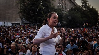 Miles de venezolanos en Chile arropan a María Corina Machado
