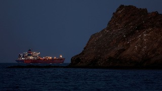 Trump dice que EE UU escoltaría buques en el estrecho de Ormuz