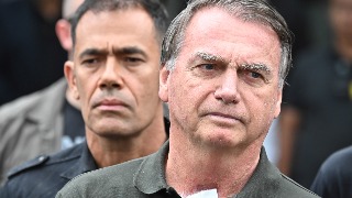 Bolsonaro, hospitalizado en cuidados intensivos a causa de una neumonía aguda