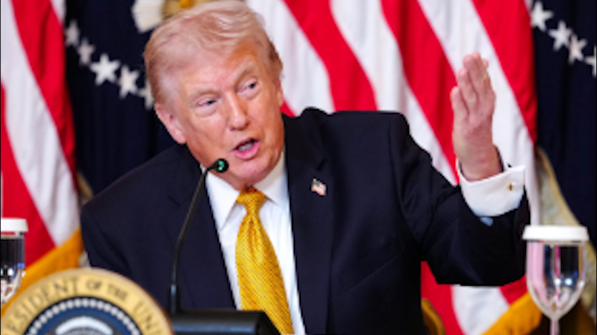 Donald Trump, insistió este lunes en la creación de una coalición para reabrir el estrecho de Ormuz