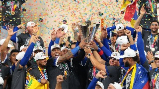Venezolanos festejan triunfo en mundial de beisbol