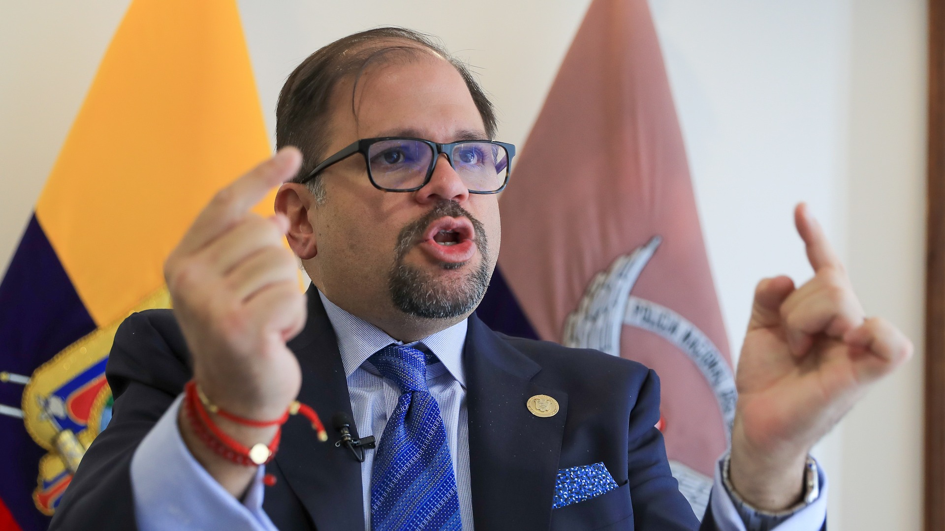 Ecuador pone en duda la versión de Petro sobre bomba en frontera