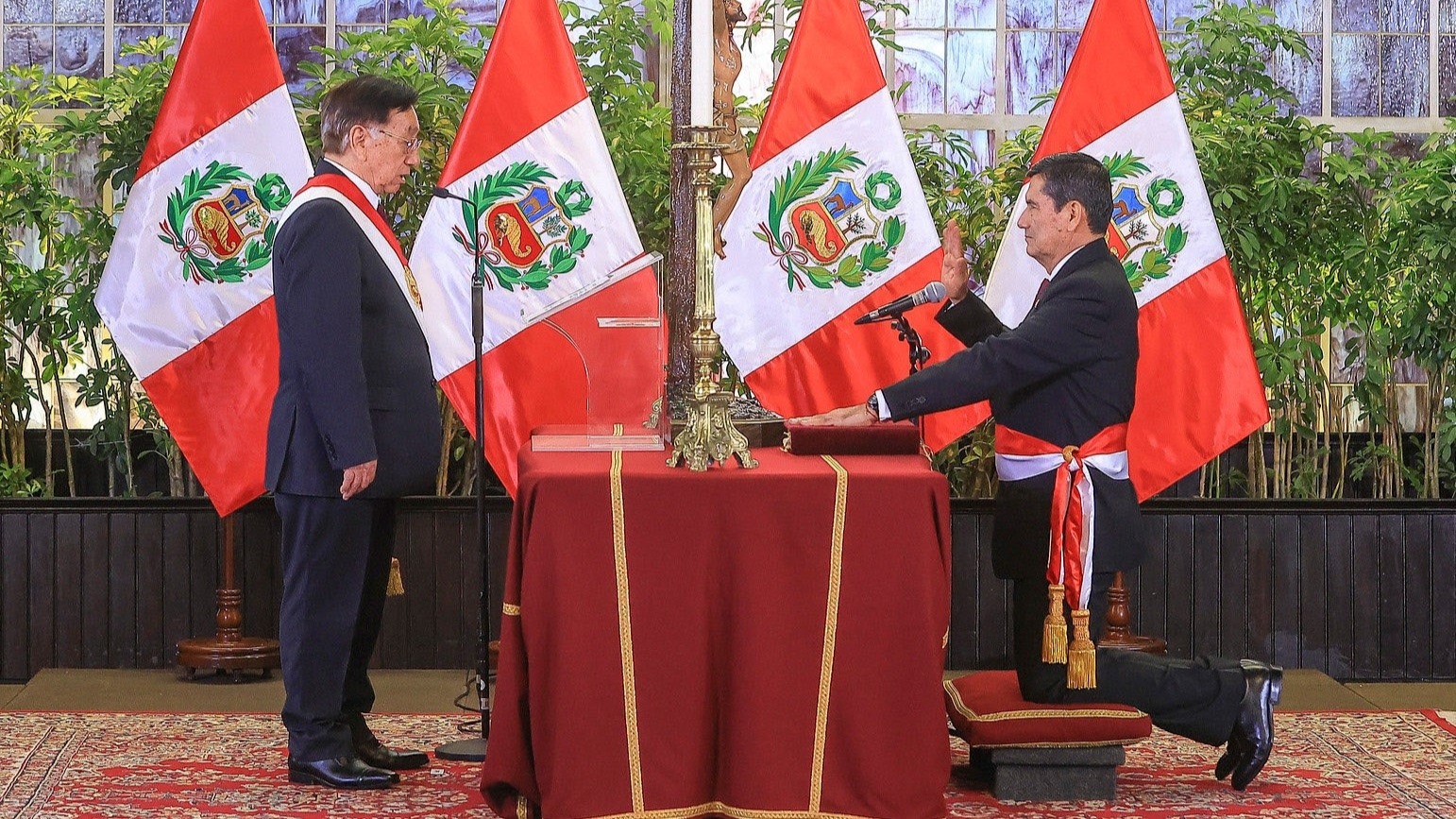 Presidente de Perú juramenta al nuevo Gabinete
