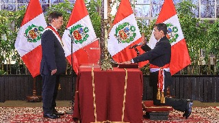 Presidente de Perú juramenta al nuevo Gabinete