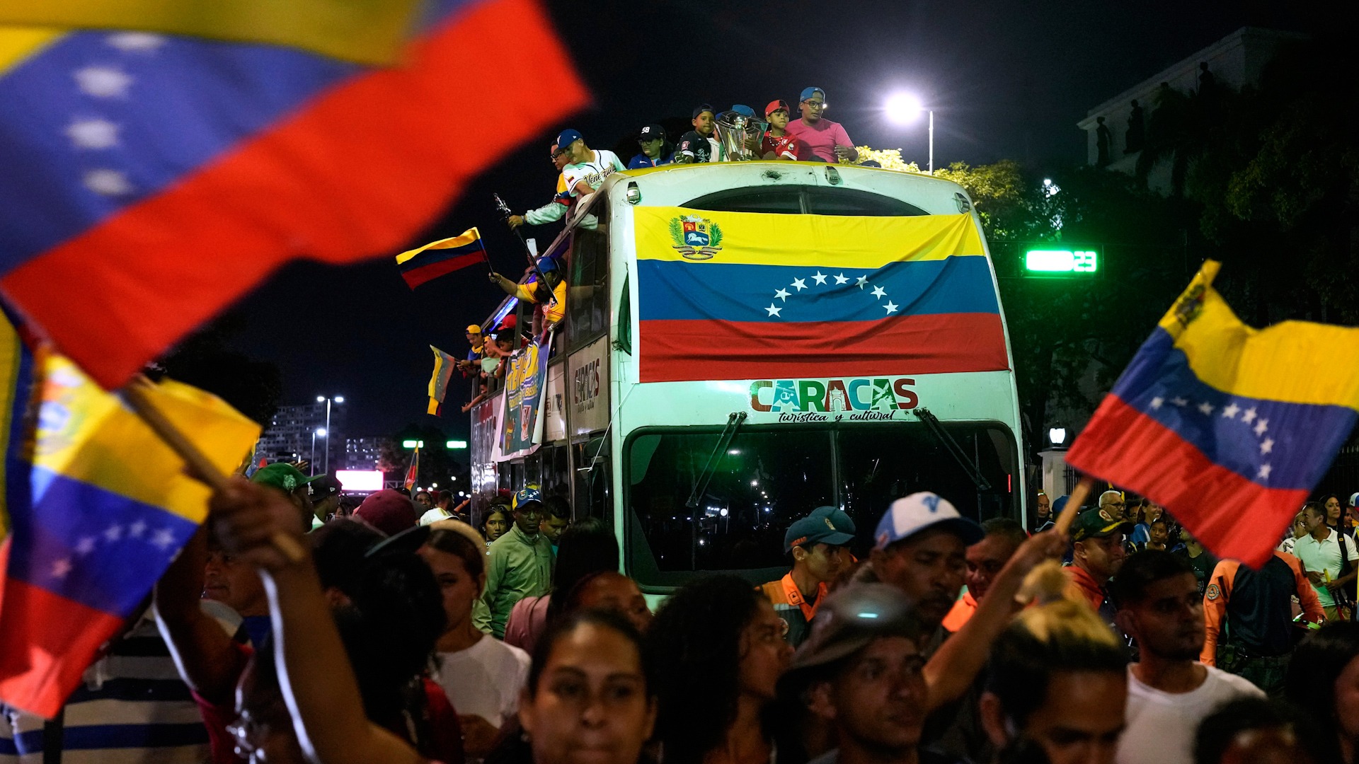 Venezuela recibe el trofeo del Clásico Mundial de Béisbol