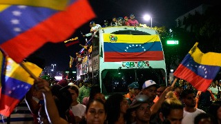 Venezuela recibe el trofeo del Clásico Mundial de Béisbol