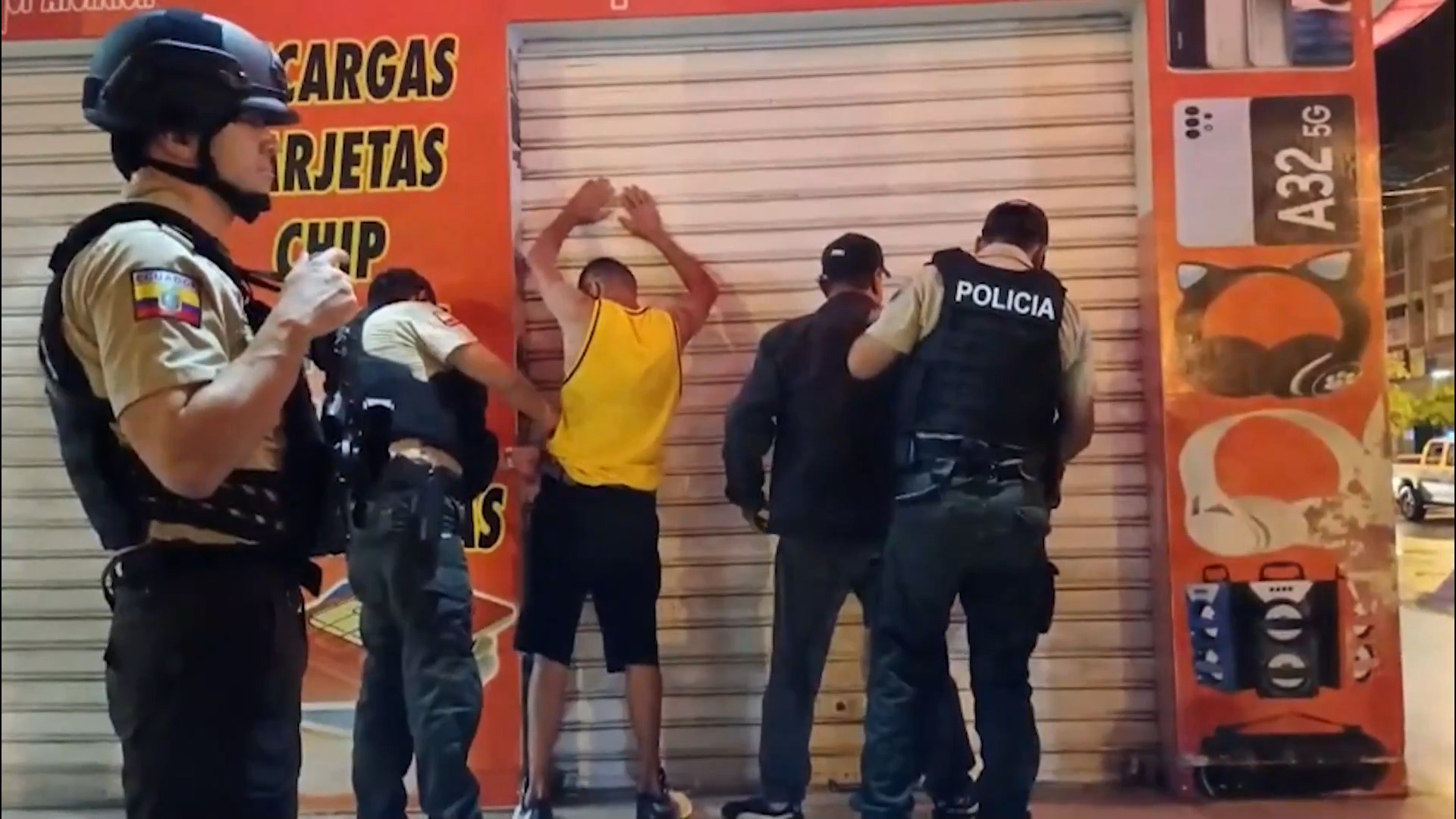 Al menos 72 detenidos en la tercer noche del toque de queda en Ecuador