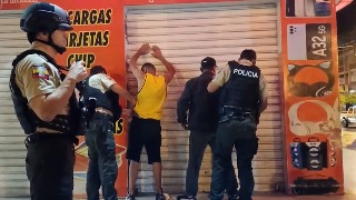 Al menos 72 detenidos en la tercer noche del toque de queda en Ecuador