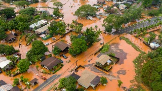 Las peores inundaciones en 20 años en Hawái