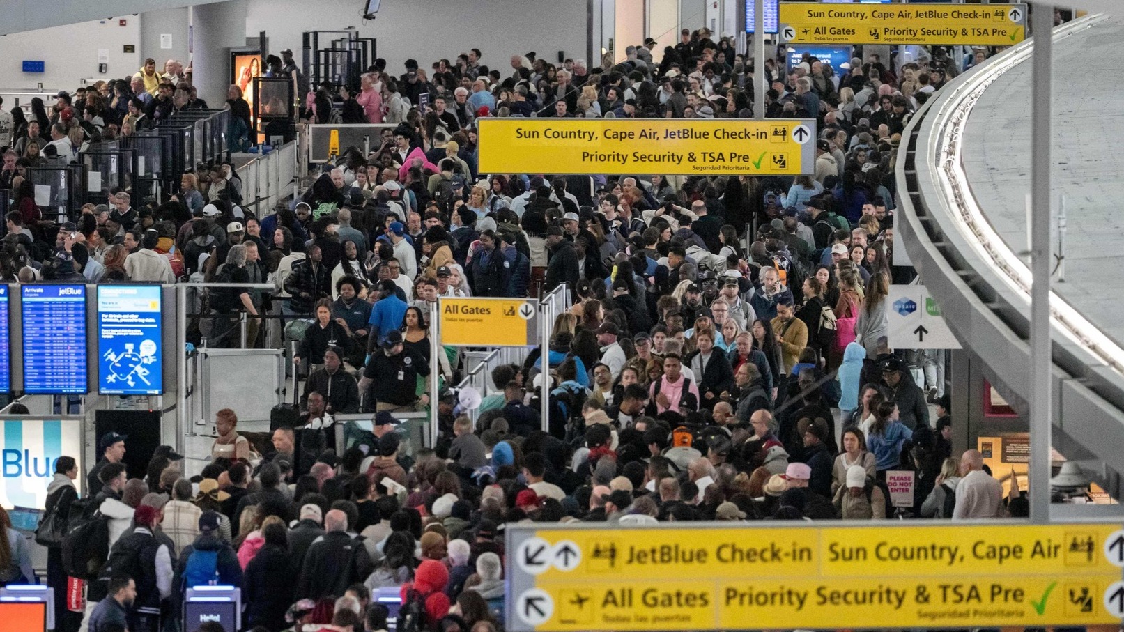 Despliegue de ICE en aeropuertos