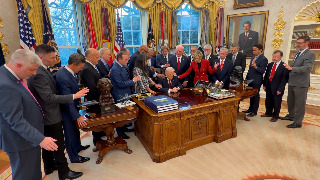 Oración por Trump en la Oficina Oval ¡Dios bendiga a los Estados Unidos!