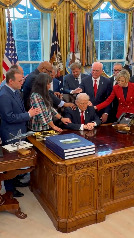 Oración por Trump en la Oficina Oval ¡Dios bendiga a los Estados Unidos!